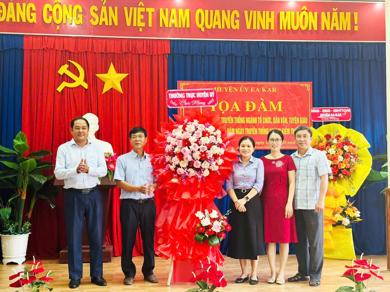 Đc Nhuân, Đc Thành tăng hoa1